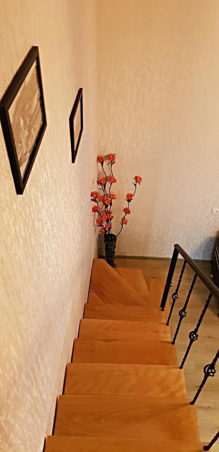 Bright And Cozy Apartment On Aghmashenebeli Avenue Tbilisi Exterior photo